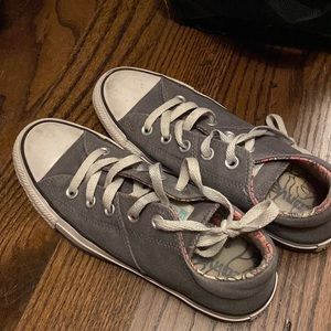 Converse women size 6 sneakers